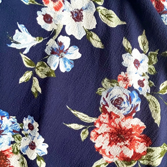 NWT Floral Cold-shoulder dress. Size L - Picture 2 of 5